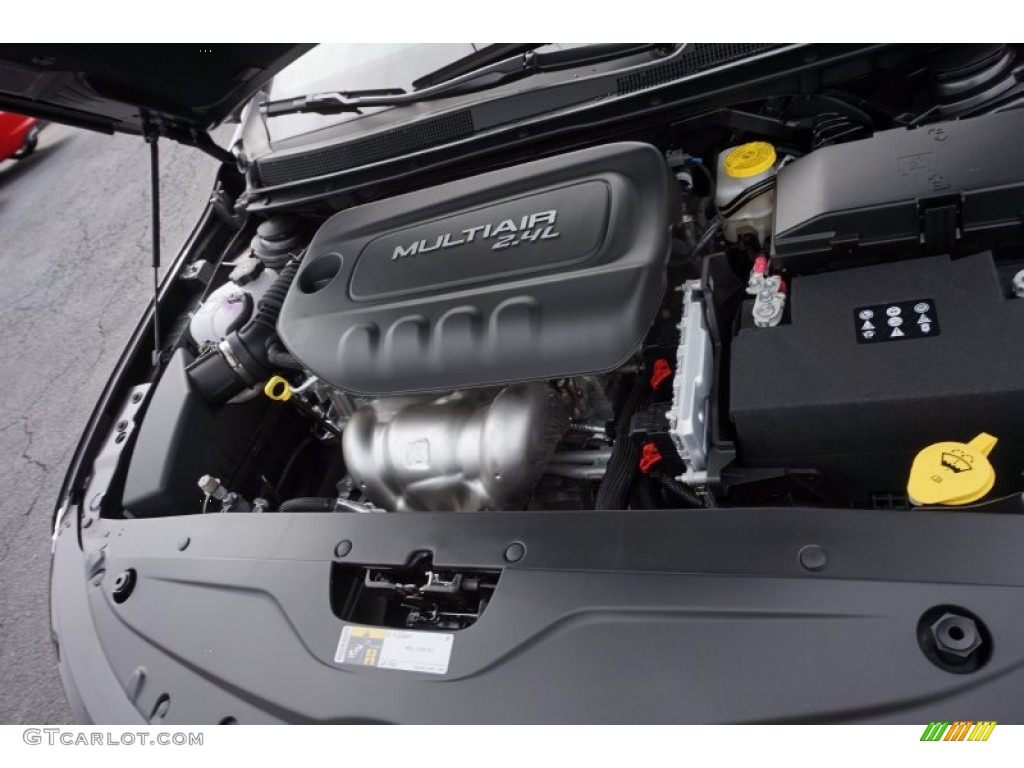 2016 Chrysler 200 S Engine Photos