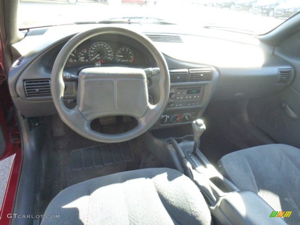 2001 Cavalier LS Sedan - Cayenne Red Metallic / Medium Gray photo #10