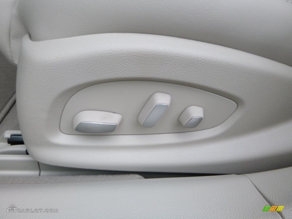 2016 Cadillac XTS Luxury AWD Sedan Controls Photo #107899347