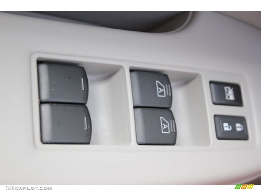 2013 Quest 3.5 SL - Titanium Beige / Beige photo #43