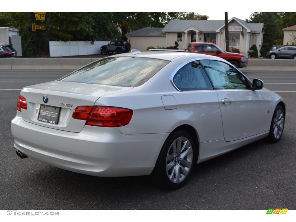 2013 3 Series 328i xDrive Coupe - Alpine White / Saddle Brown photo #3