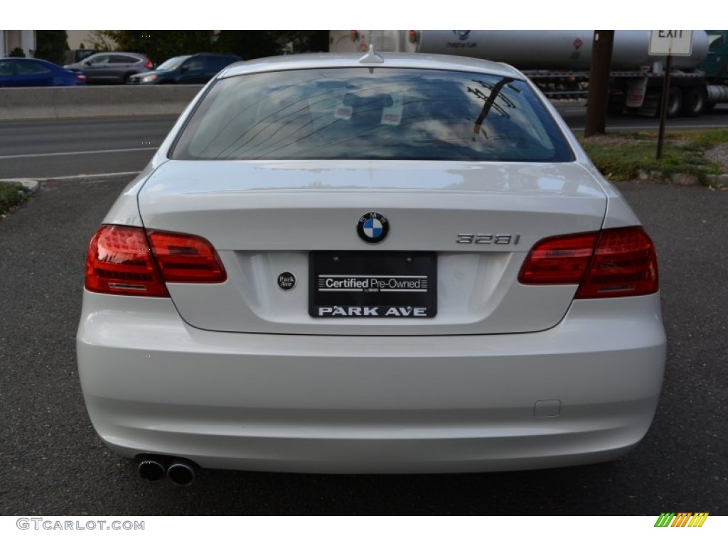 2013 3 Series 328i xDrive Coupe - Alpine White / Saddle Brown photo #4