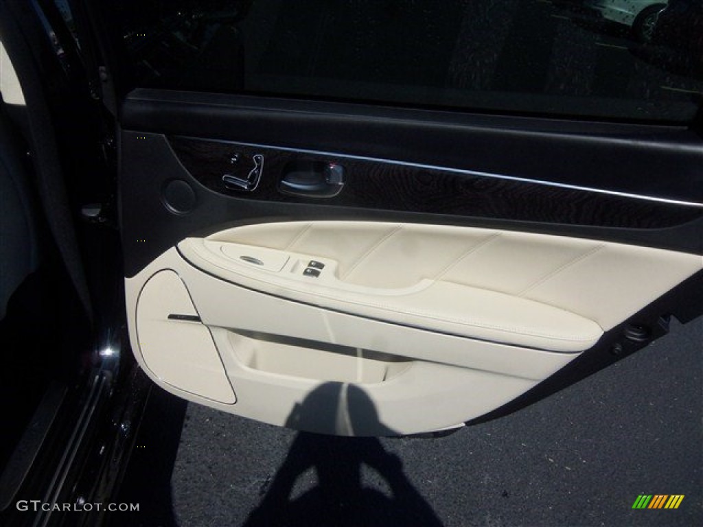 2016 Hyundai Equus Signature Ivory Door Panel Photo #107929060