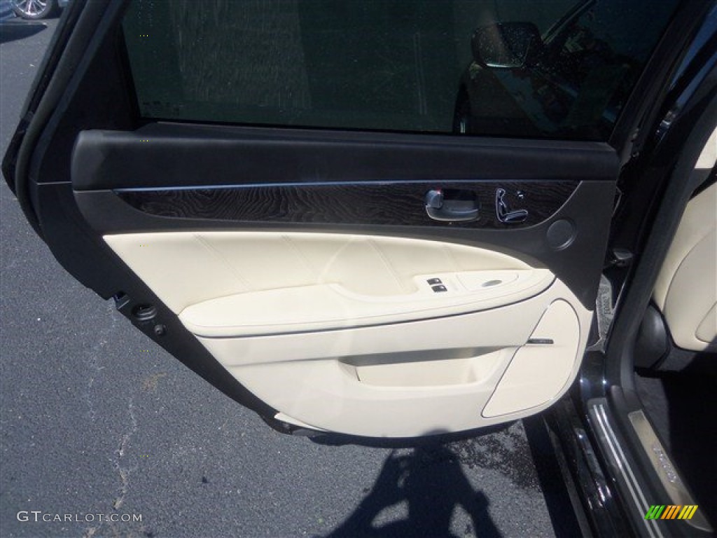 2016 Hyundai Equus Signature Door Panel Photos