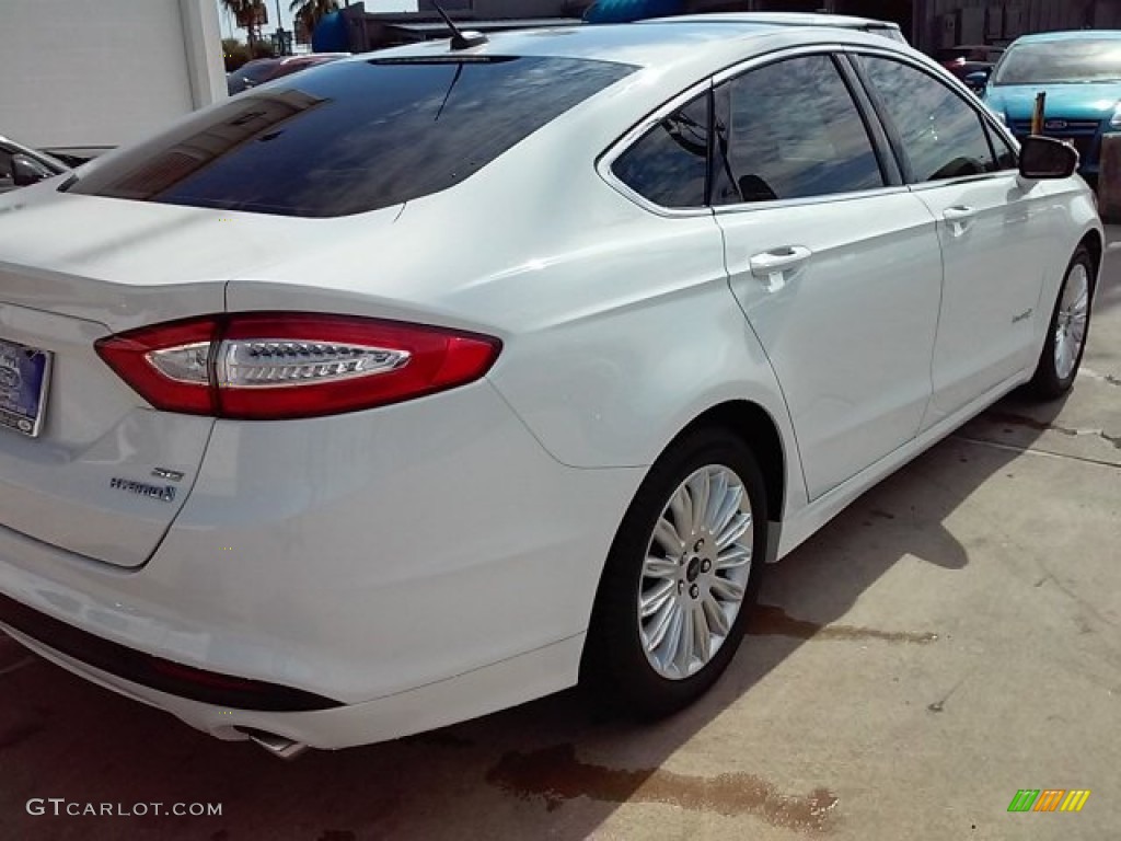 2015 Fusion Hybrid SE - Oxford White / Dune photo #14