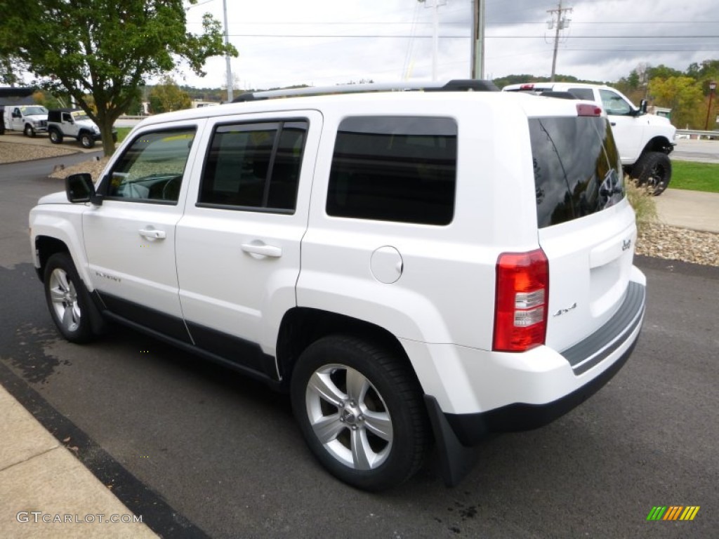 2011 Patriot Latitude X 4x4 - Bright White / Dark Slate Gray/Light Pebble photo #12