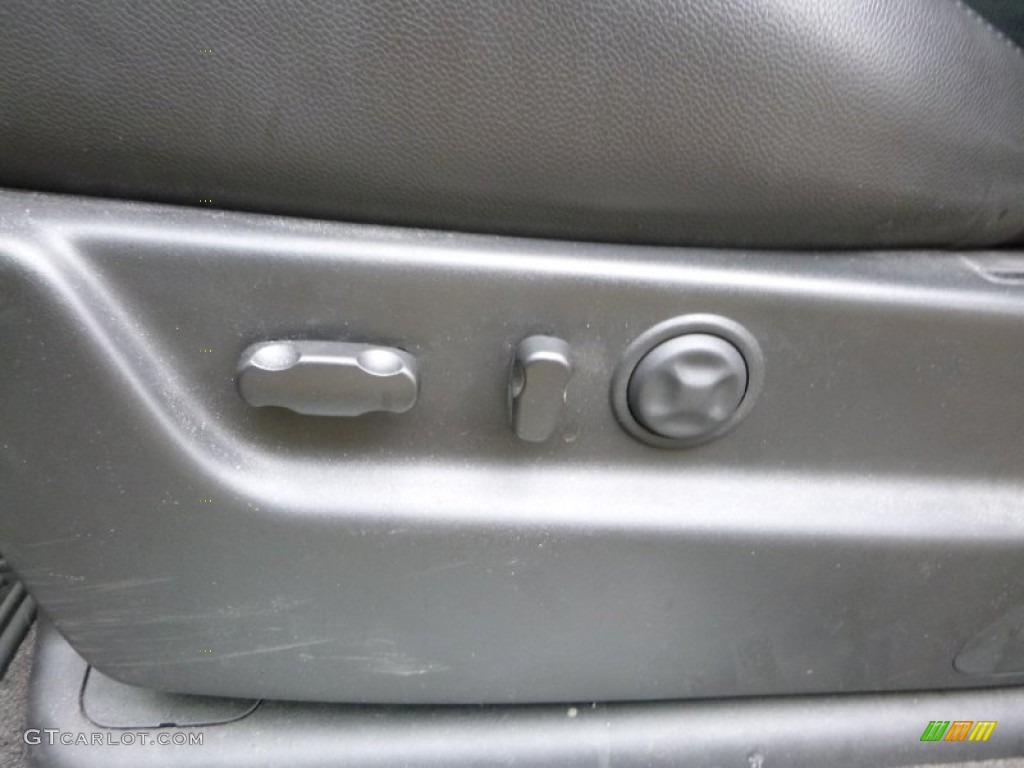 2011 Avalanche LTZ 4x4 - Sheer Silver Metallic / Ebony photo #15