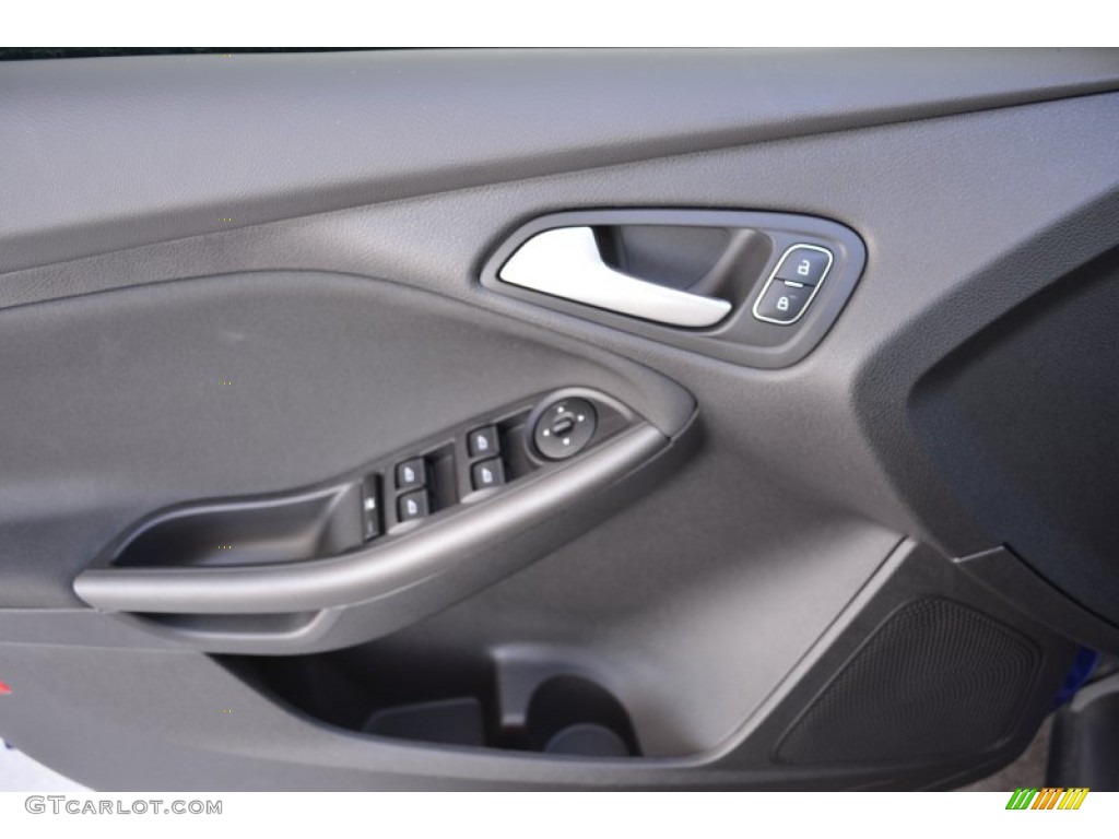 2015 Focus SE Hatchback - Performance Blue / Charcoal Black photo #6