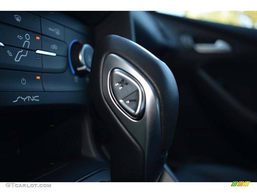 2015 Focus SE Hatchback - Performance Blue / Charcoal Black photo #16