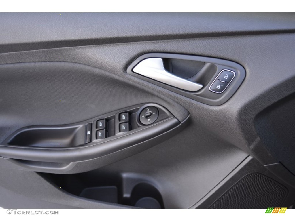 2015 Focus SE Sedan - Magnetic Metallic / Charcoal Black photo #6