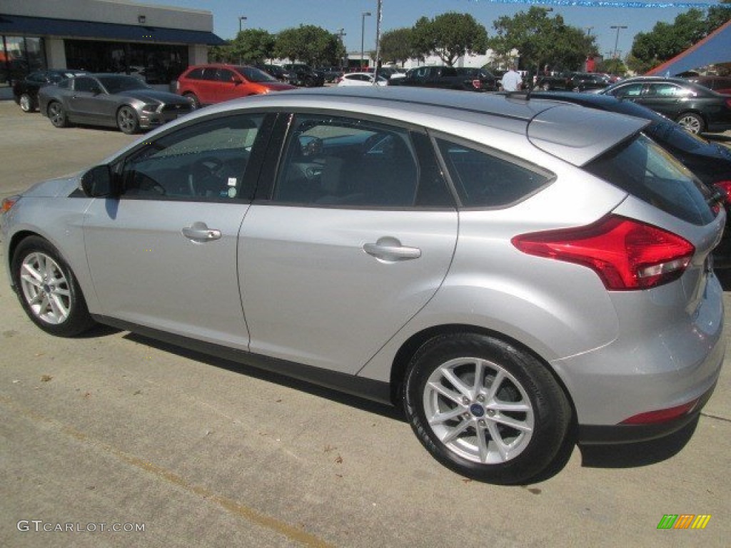 2015 Focus SE Hatchback - Ingot Silver Metallic / Charcoal Black photo #11