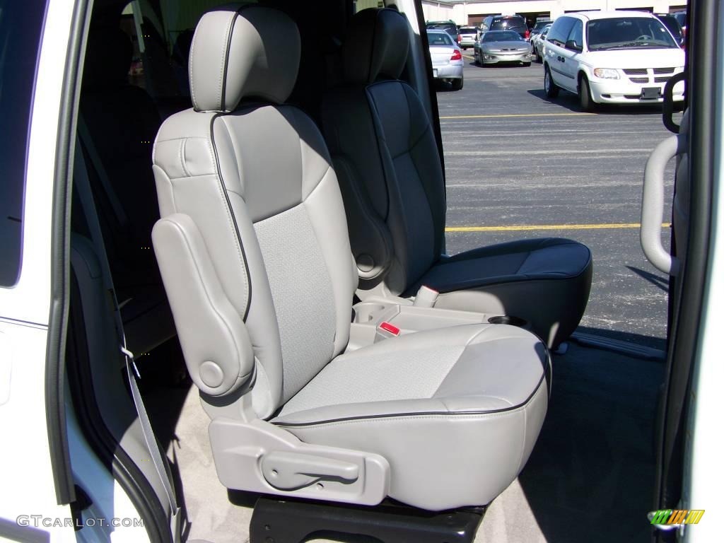 2006 Terraza CX - Frost White / Medium Gray photo #15
