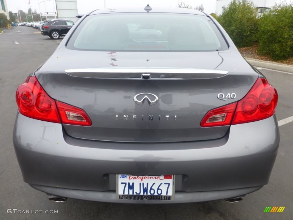 2015 Q40 Sedan - Graphite Shadow / Graphite photo #13