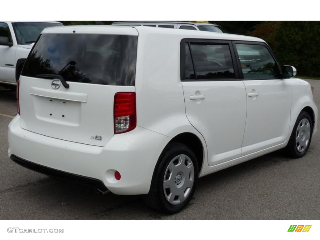 2013 xB  - Super White / Dark Gray photo #1
