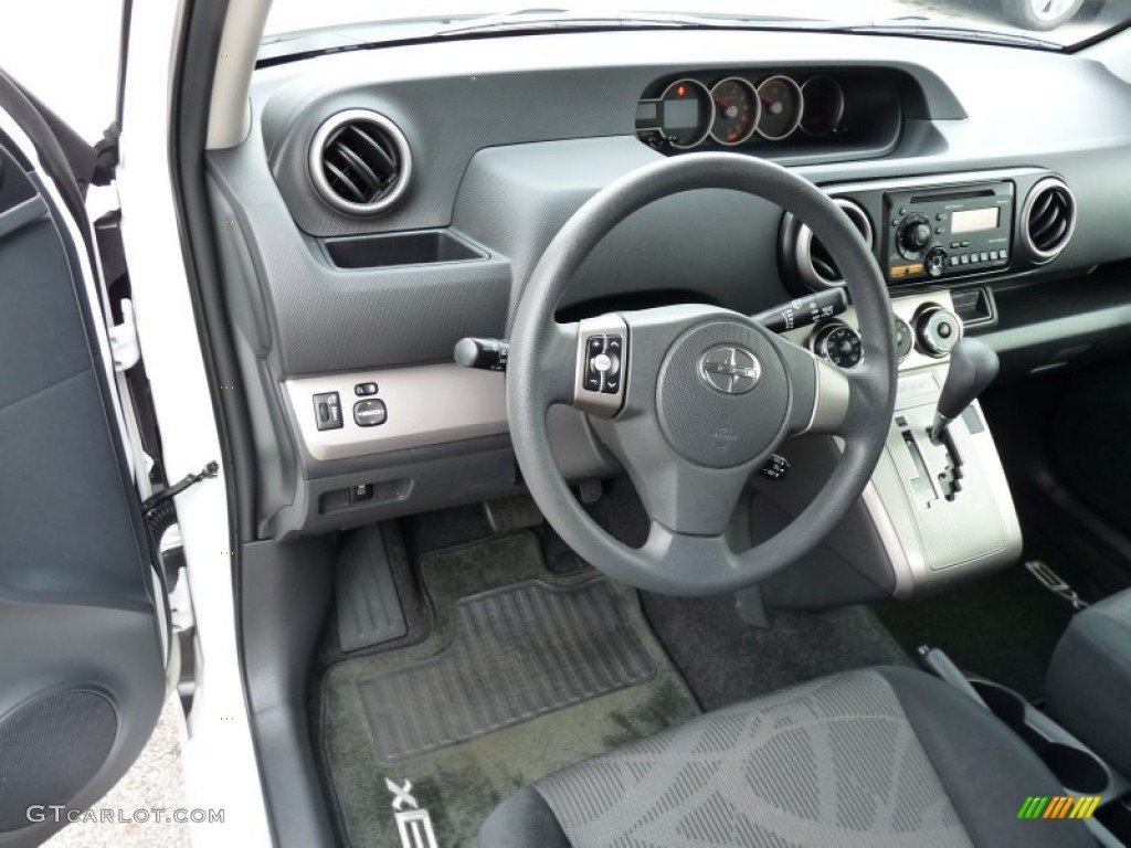 2013 xB  - Super White / Dark Gray photo #3