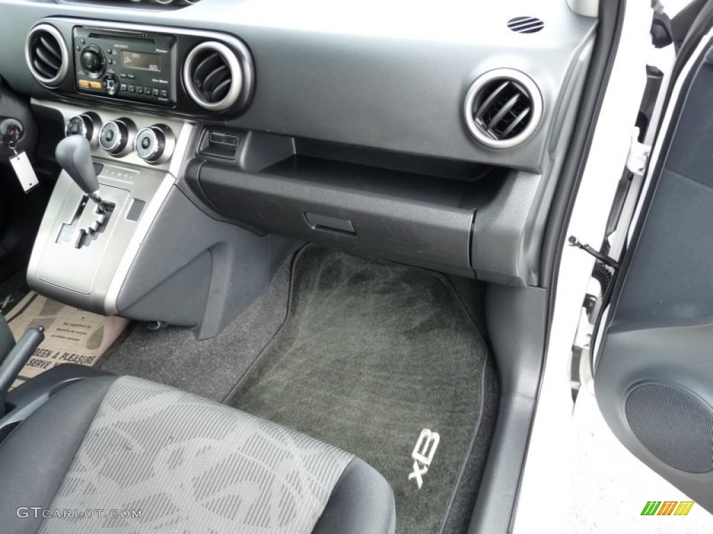 2013 xB  - Super White / Dark Gray photo #10
