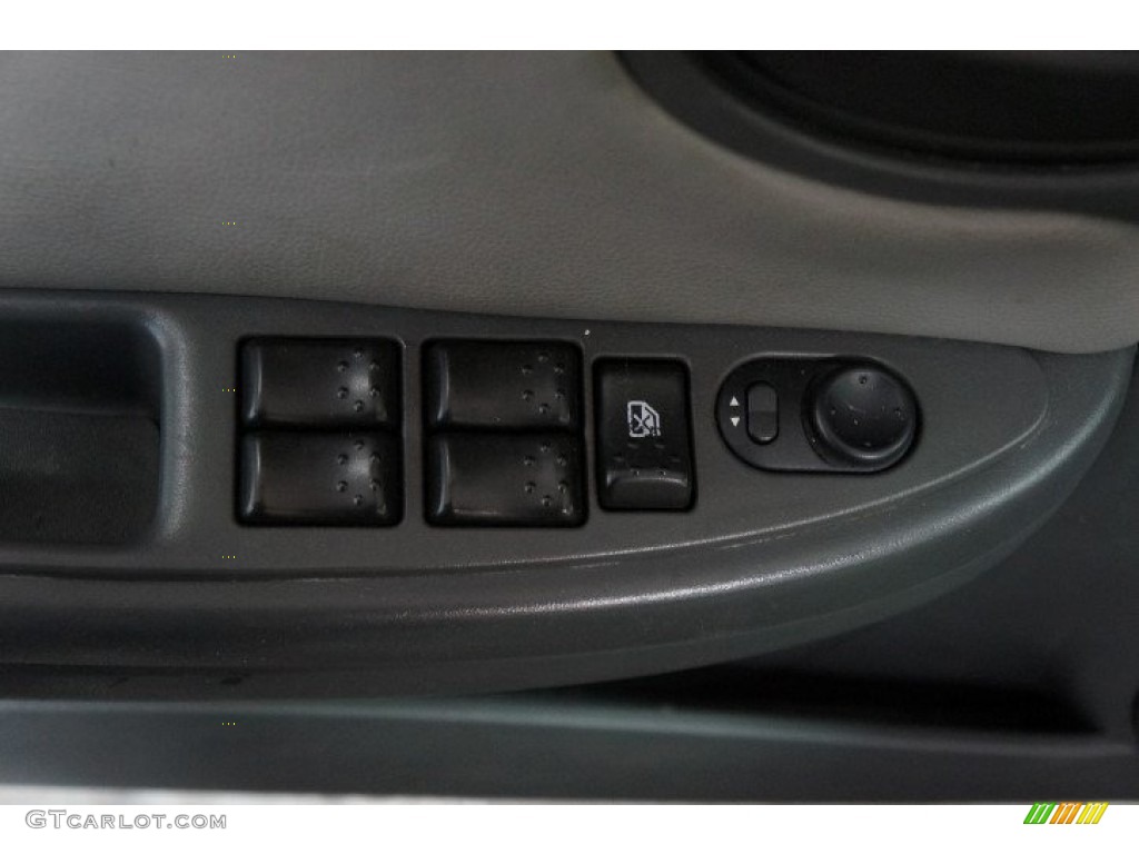 2005 ION 3 Sedan - Storm Gray / Gray photo #13