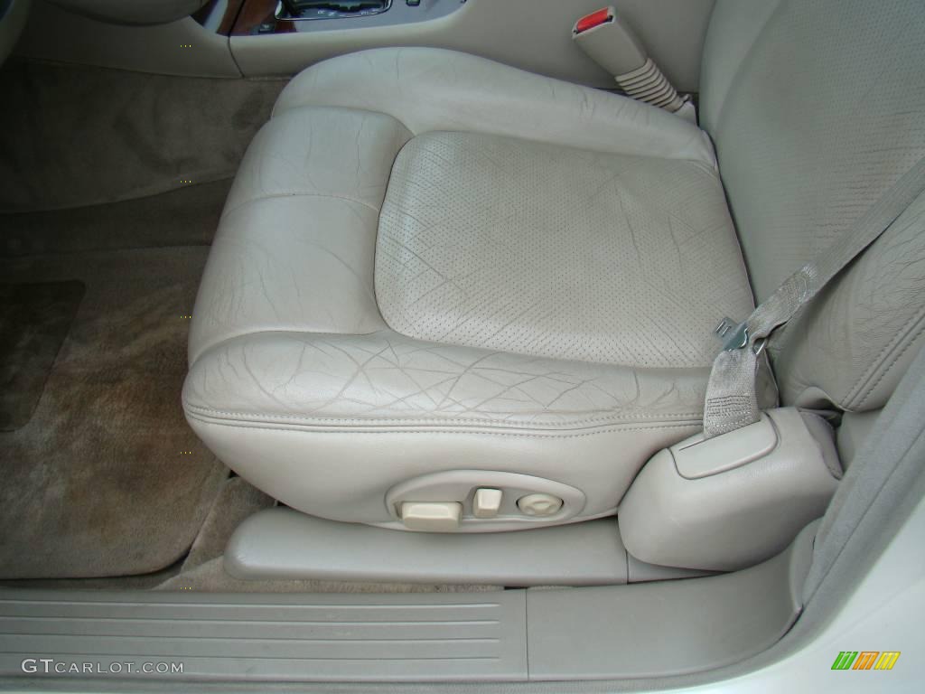 2001 Seville STS - White Diamond / Oatmeal photo #17