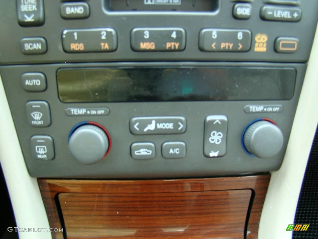2001 Seville STS - White Diamond / Oatmeal photo #22