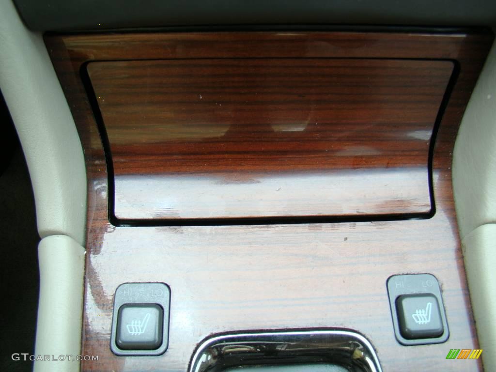 2001 Seville STS - White Diamond / Oatmeal photo #23
