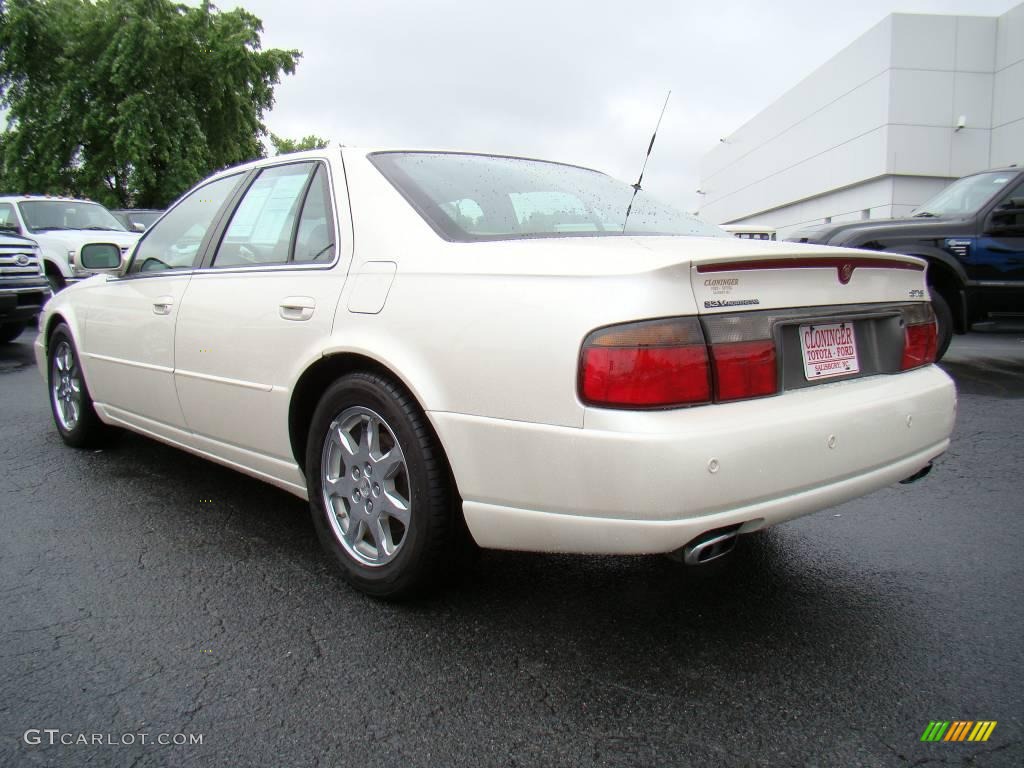 2001 Seville STS - White Diamond / Oatmeal photo #26