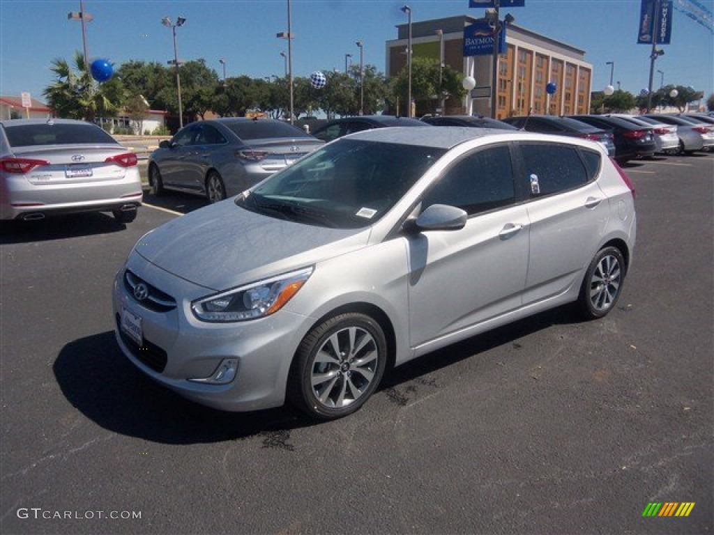 2016 Hyundai Accent SE Hatchback Exterior Photos