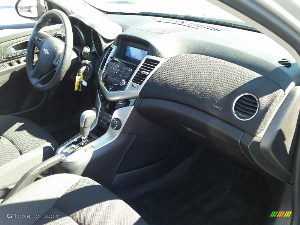 2015 Cruze LT - Silver Ice Metallic / Jet Black/Medium Titanium photo #9
