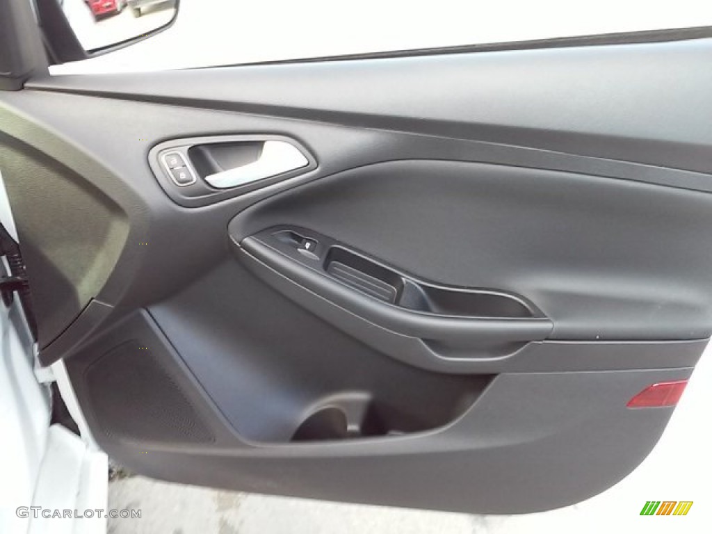 2015 Focus SE Hatchback - Oxford White / Charcoal Black photo #19