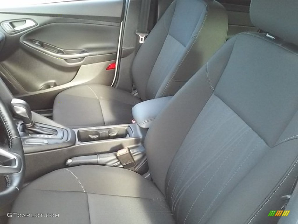 2015 Focus SE Hatchback - Oxford White / Charcoal Black photo #22