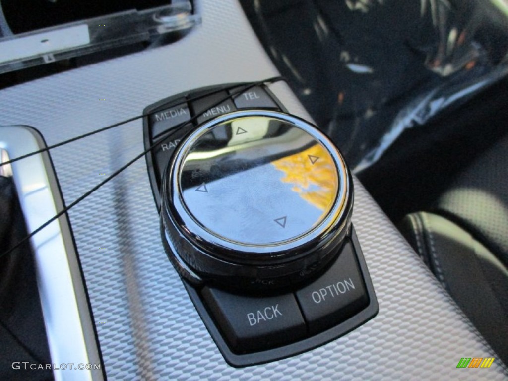 2016 BMW 5 Series 550i xDrive Sedan Controls Photos
