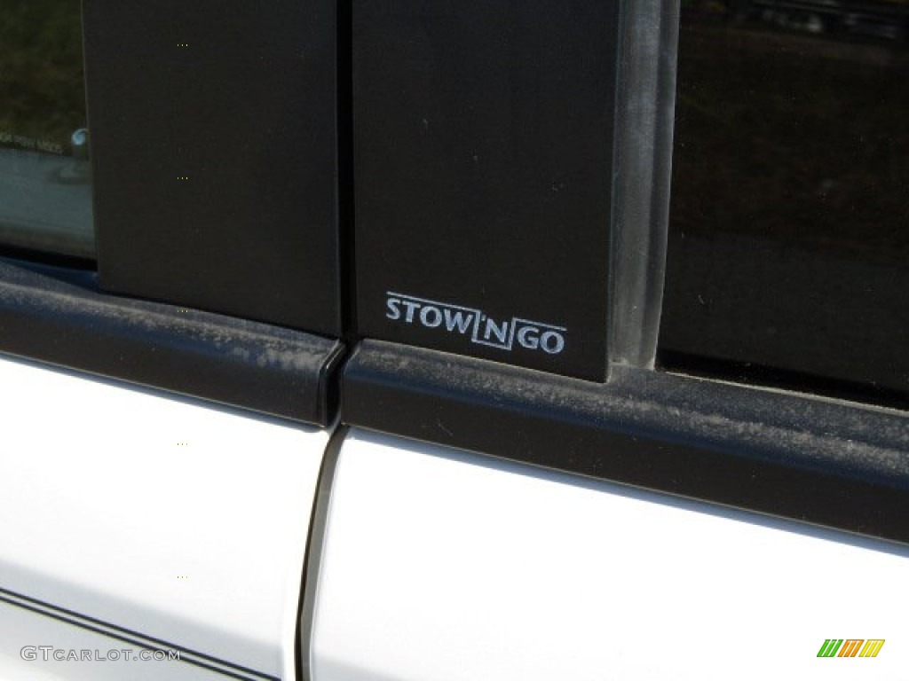 2010 Grand Caravan SXT - Stone White / Medium Slate Gray/Light Shale photo #7