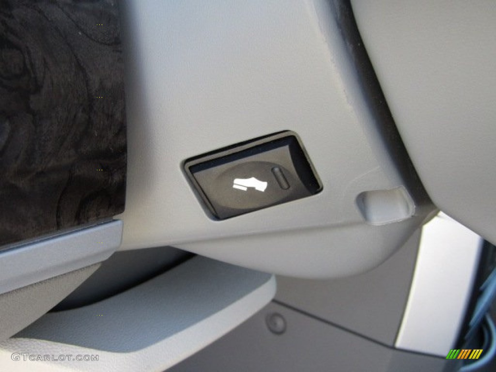 2010 Grand Caravan SXT - Stone White / Medium Slate Gray/Light Shale photo #10