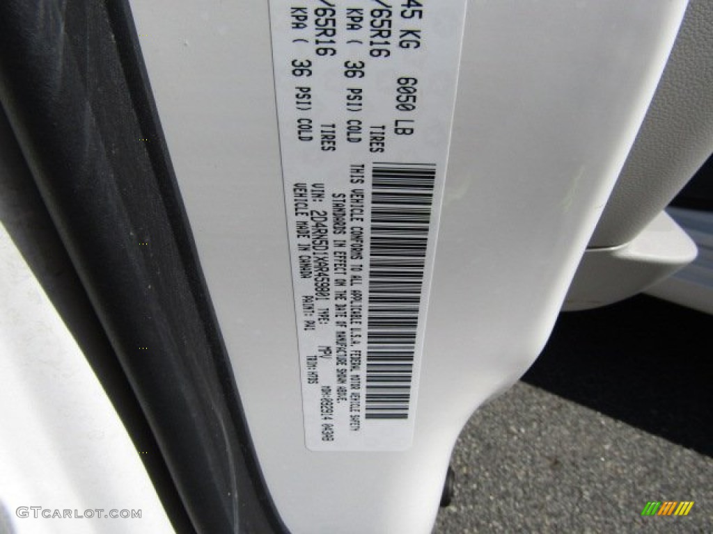 2010 Grand Caravan SXT - Stone White / Medium Slate Gray/Light Shale photo #31