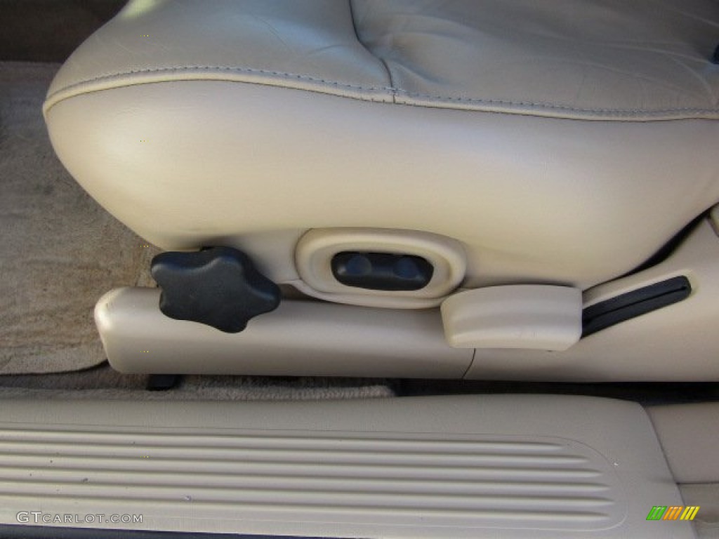 2005 LeSabre Custom - White Opal / Light Cashmere photo #8