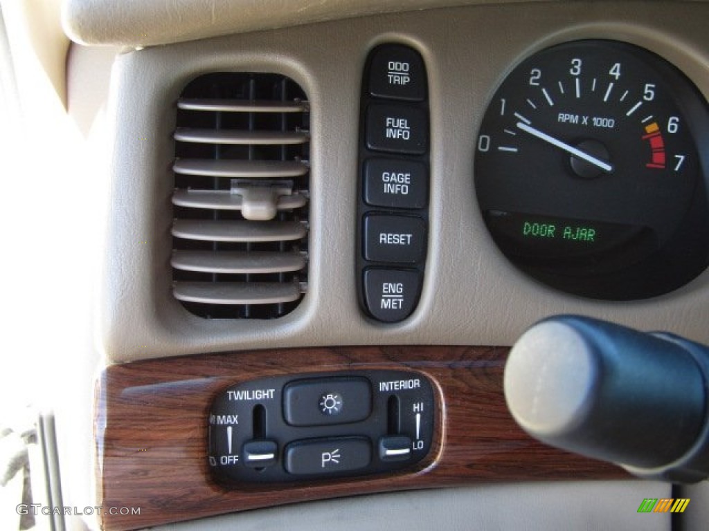 2005 LeSabre Custom - White Opal / Light Cashmere photo #11