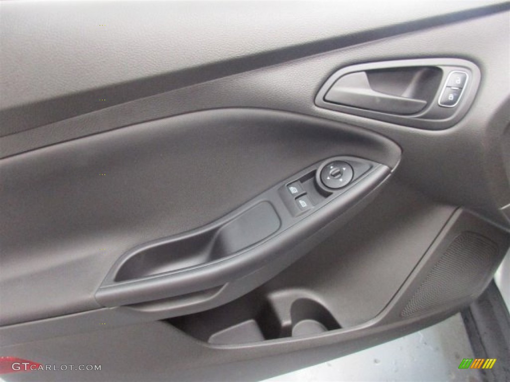 2015 Focus S Sedan - Ingot Silver Metallic / Charcoal Black photo #13
