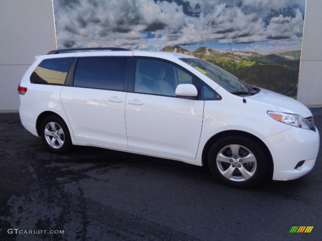 2014 Sienna LE - Super White / Light Gray photo #1