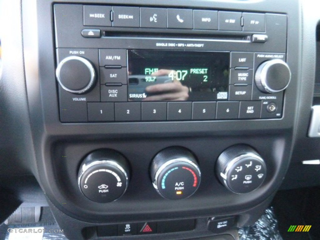 2016 Jeep Compass Sport Controls Photos