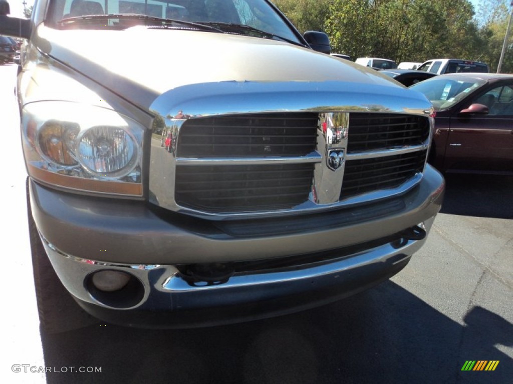 2006 Ram 2500 SLT Quad Cab 4x4 - Light Khaki Metallic / Khaki photo #19