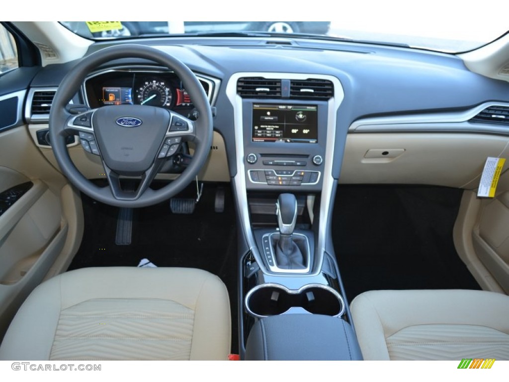 2016 Ford Fusion SE Dashboard Photos