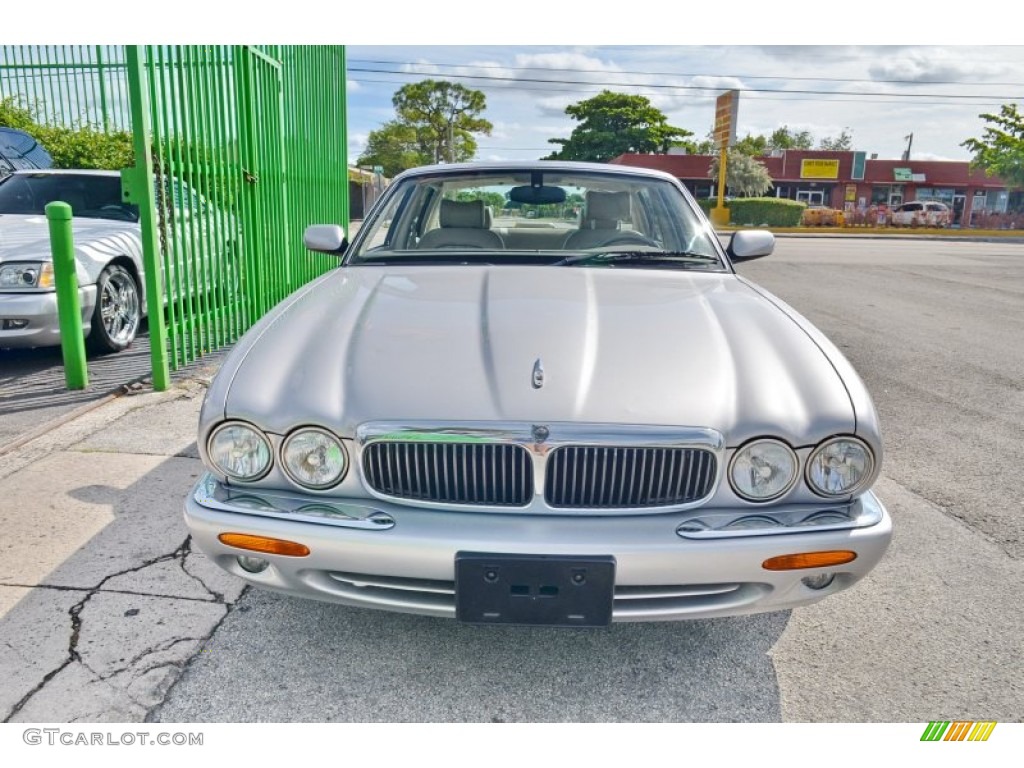 2001 XJ XJ8 - Platinum Silver Metallic / Ivory photo #2