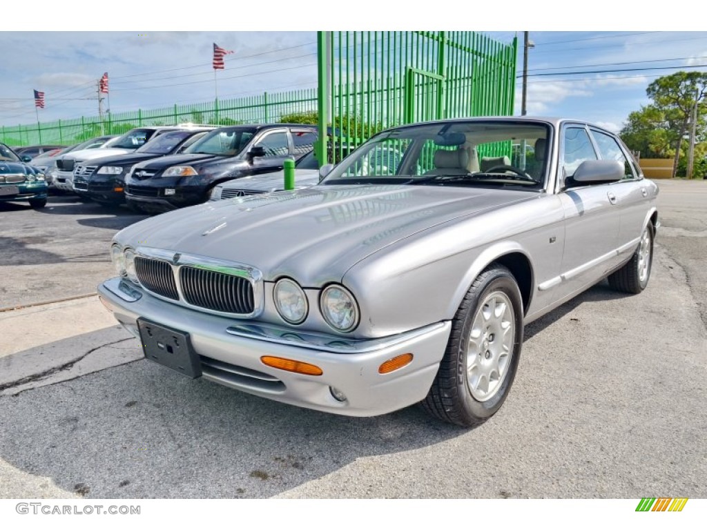 2001 XJ XJ8 - Platinum Silver Metallic / Ivory photo #3