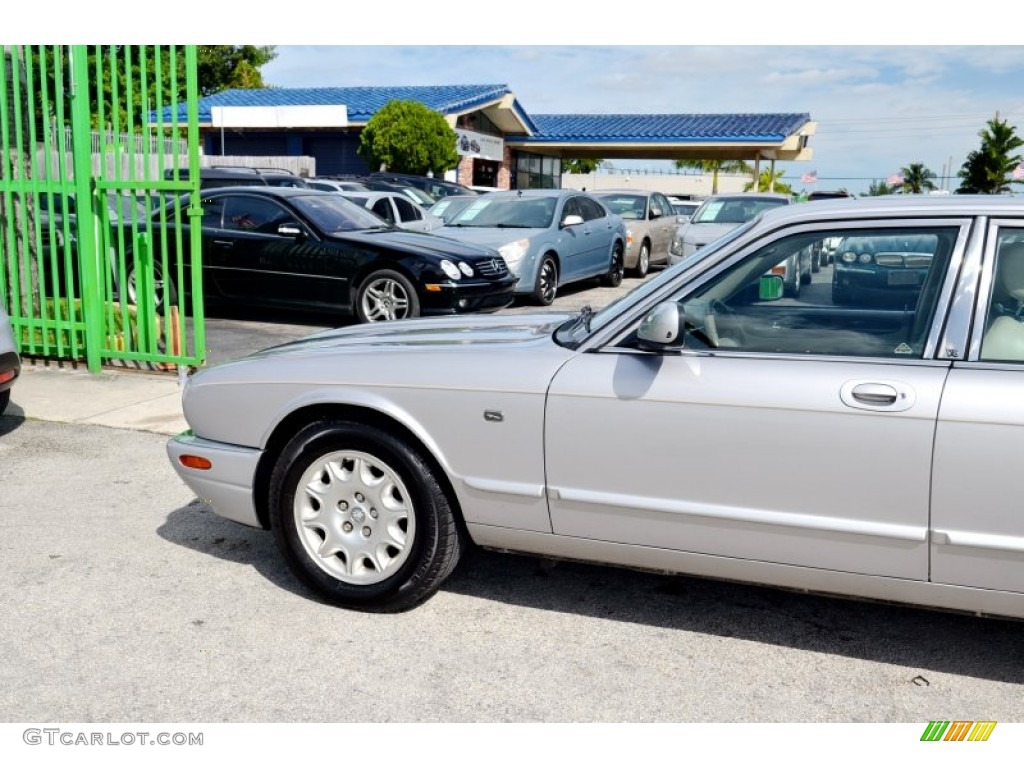 2001 XJ XJ8 - Platinum Silver Metallic / Ivory photo #11