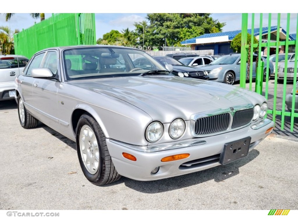 2001 XJ XJ8 - Platinum Silver Metallic / Ivory photo #28