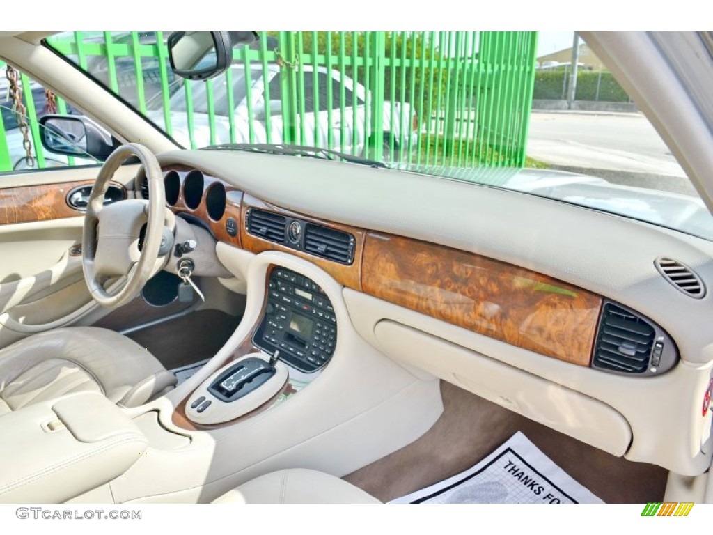2001 XJ XJ8 - Platinum Silver Metallic / Ivory photo #42