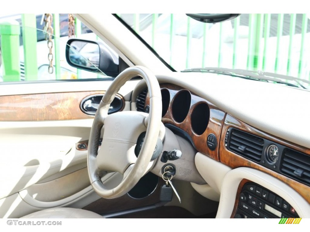 2001 XJ XJ8 - Platinum Silver Metallic / Ivory photo #43