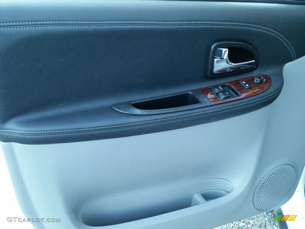 2008 Chevrolet Uplander LT Medium Gray Door Panel Photo #107999588