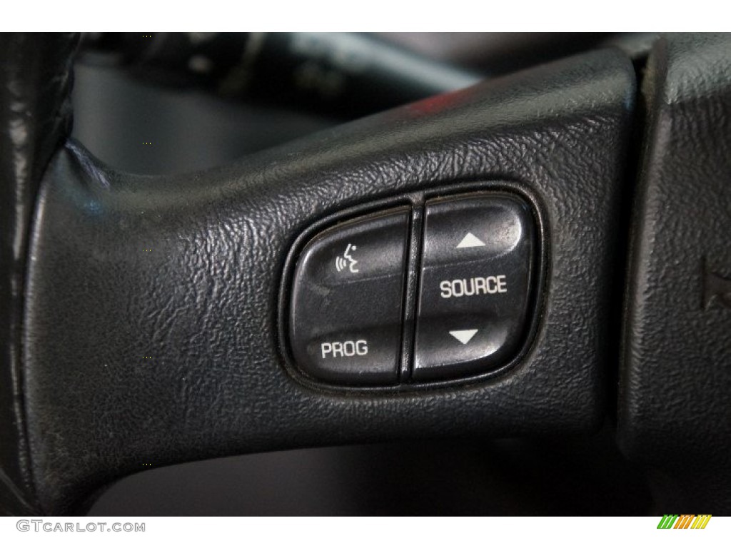2004 Chevrolet Silverado 1500 LS Extended Cab Controls Photo #108007634