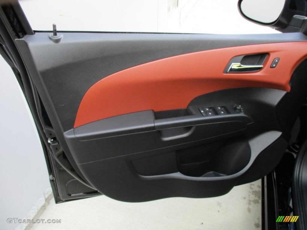 2016 Chevrolet Sonic LT Hatchback Jet Black/Brick Door Panel Photo #108008777