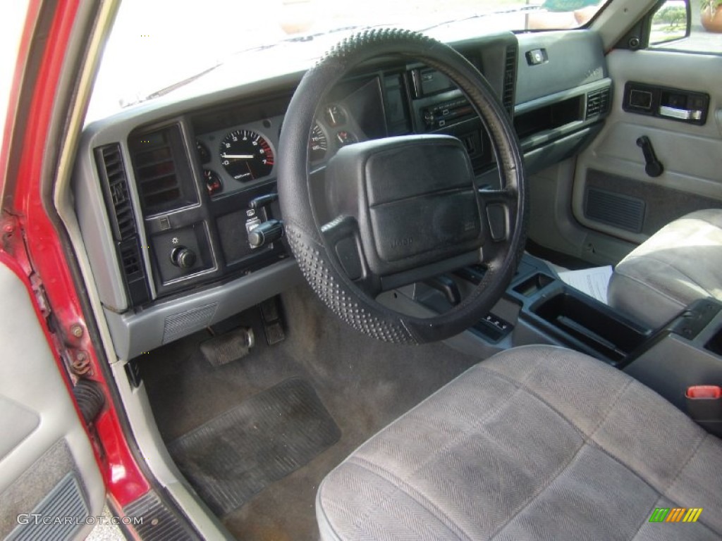 1996 Cherokee Sport 4WD - Flame Red / Gray photo #11
